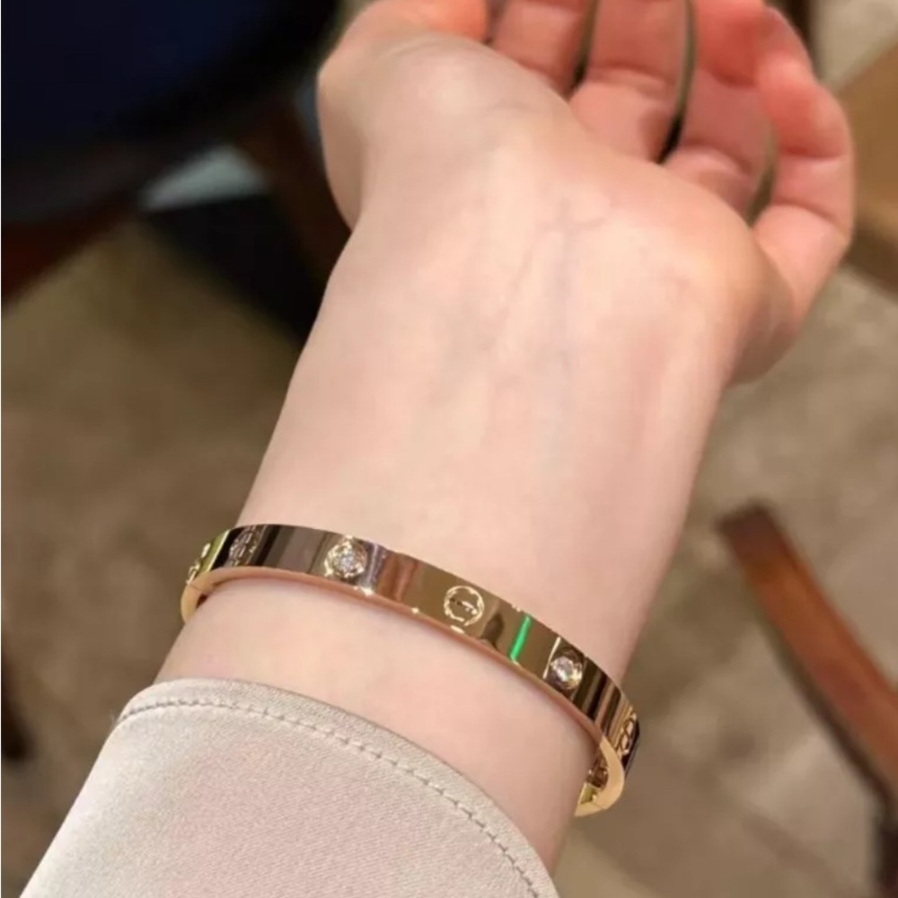 Gold plated screw love bracelet bangle with too engraved – Unisex